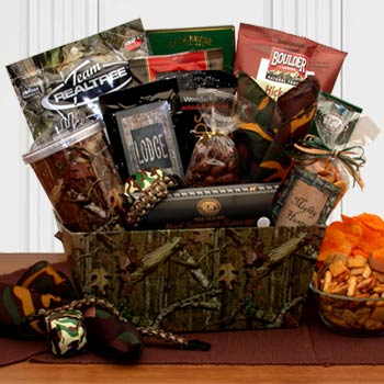 Hunting basket  Sports gift basket, Gift baskets for men, Hunting gifts